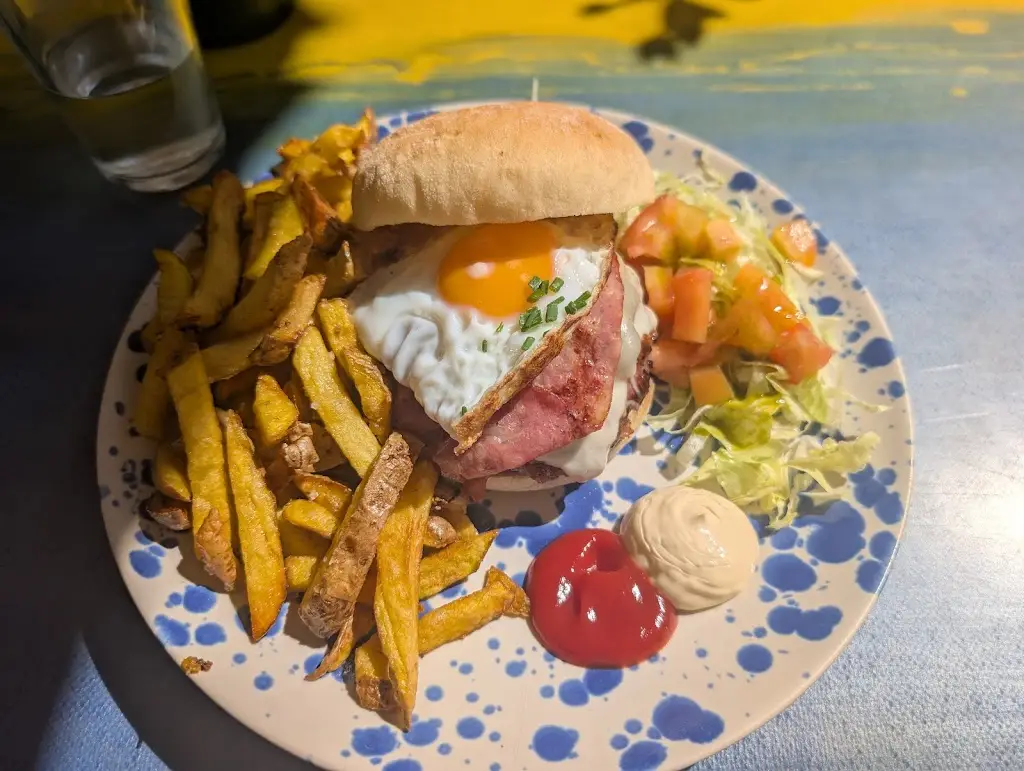 Elizabeth Moore_SEA YOU SURF CAFÉ_Arrifana_recensione