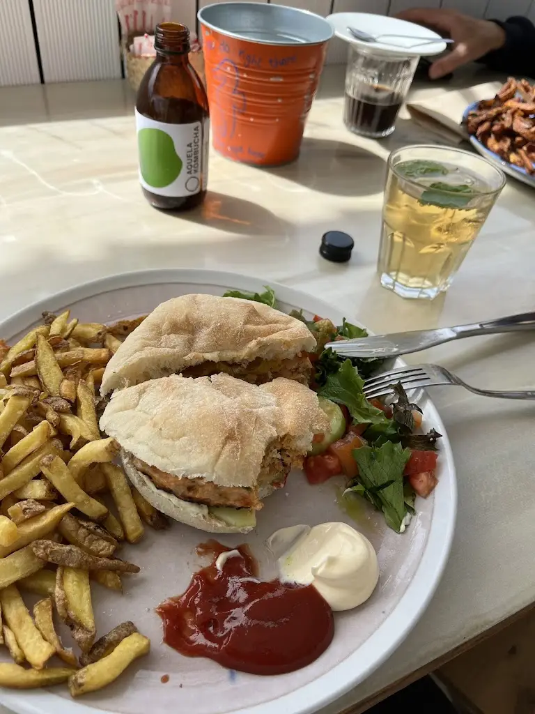 Michelle Chung_SEA YOU SURF CAFÉ_Arrifana_recensione