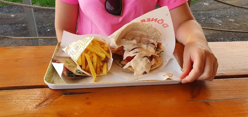 Matúš Gontko_Tropical Fast Food_Vila do Porto_recensione