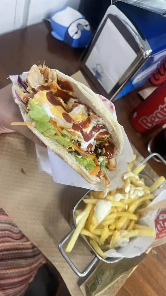 Tropical Fast Food_Vila do Porto_slider_image_2