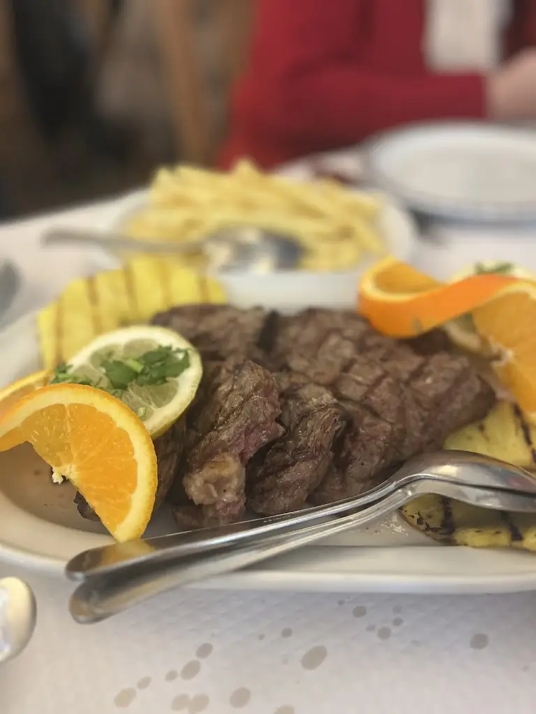 Armina Parvaresh Rizi_Restaurant Magnificos_Alverca do Ribatejo_recensione