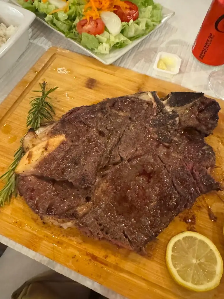 Joan Villarroya_Os Compadres_Ameixoeira_review