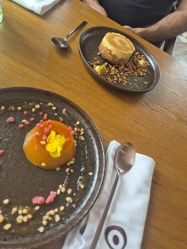 EA “#vouali”_Na Mouche_Azenhas do Mar_recensione