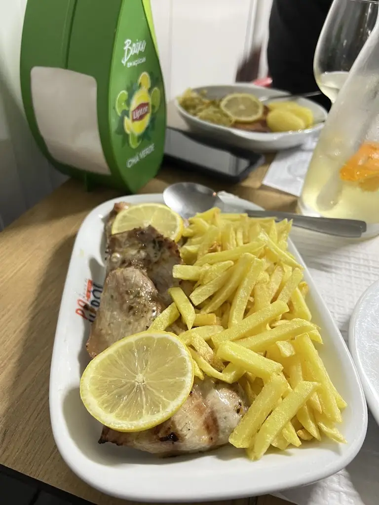 william chitra-straley_Café Pai Herói_Arcozelo_reseña