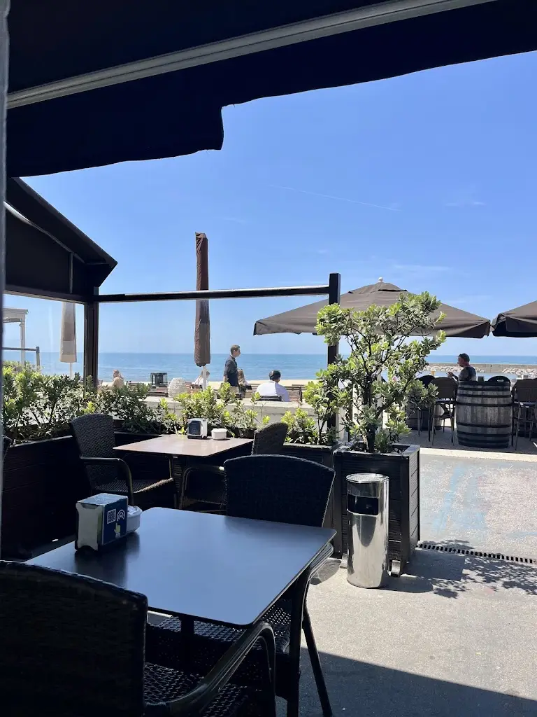 David Borgert_Chez Maurice_Arcozelo_reseña