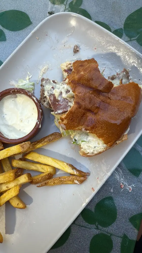 Cansu Çetin_Shanu Burger_Benfica_review