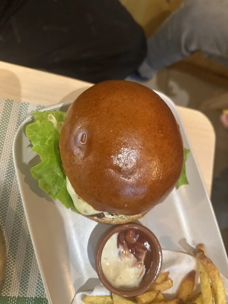 Shohel_Shanu Burger_Benfica_review