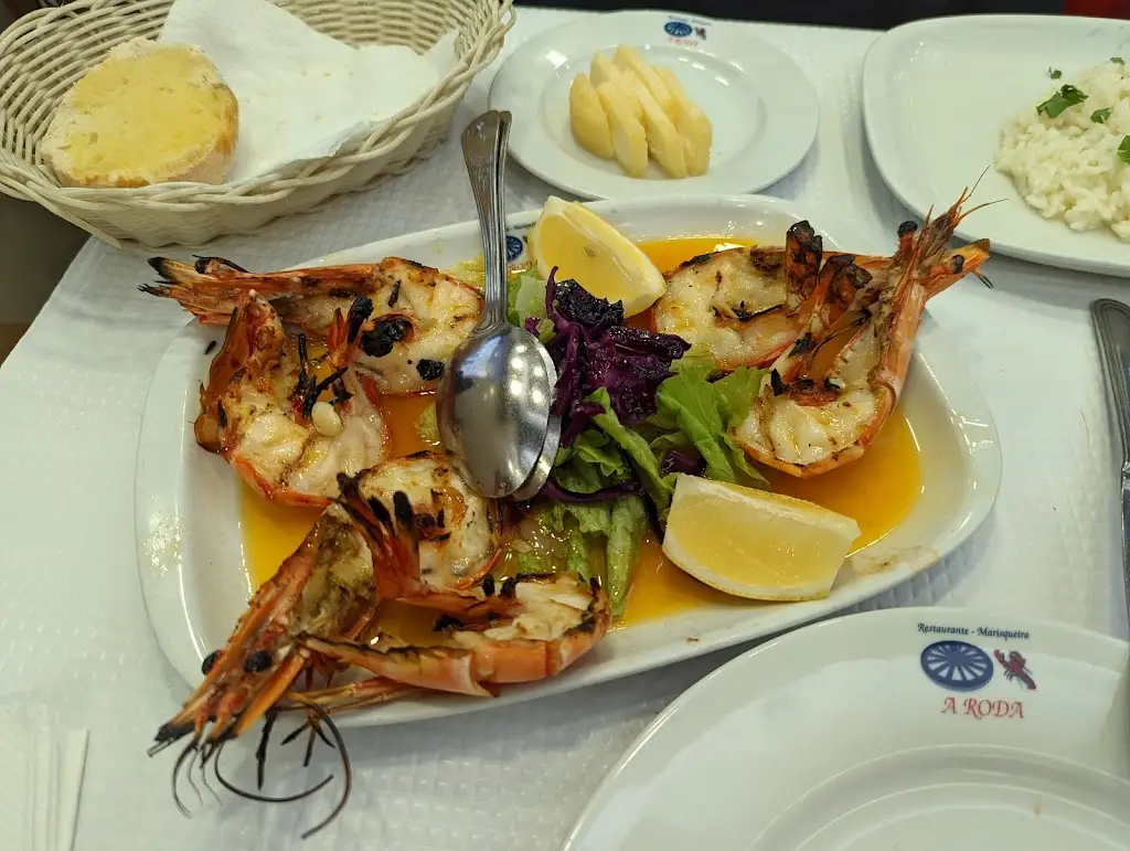 Yanjun Zhou_Marisqueira A Roda_Benfica_recensione