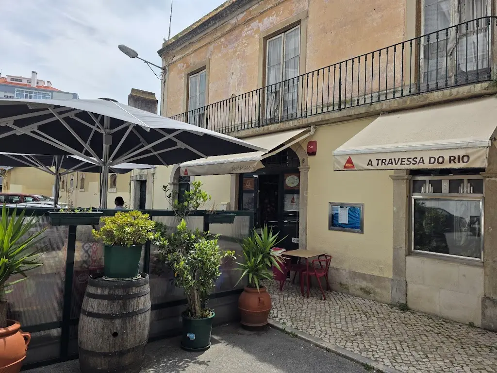 JAN aka THE BOOY_A Travessa do Rio_Benfica_reseña