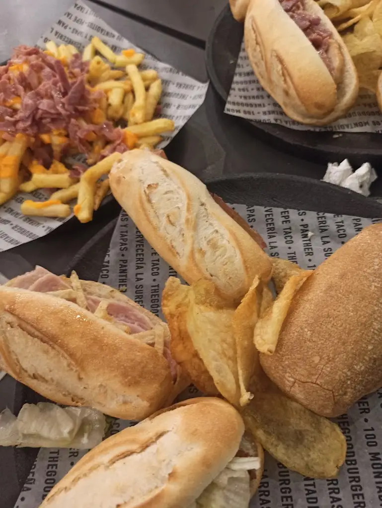 Julie De Azevedo_100 Montaditos UBBO_Brandoa_recensione