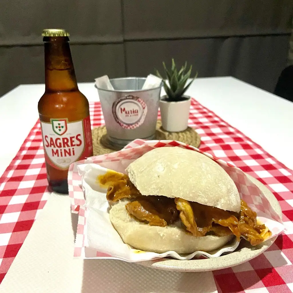 Maria põe a Mesa_Campelos_slider_image_2