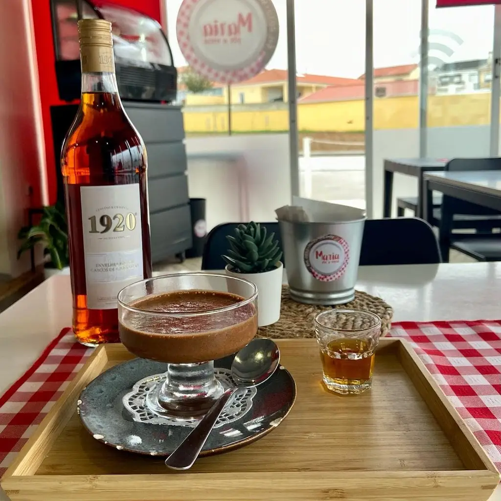 Maria põe a Mesa_Campelos_slider_image_3