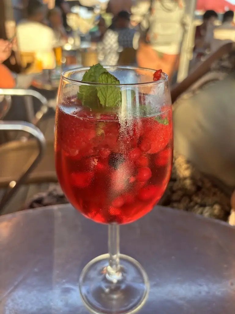 Pei C_Bar dos Gémeos_Carcavelos_recensione