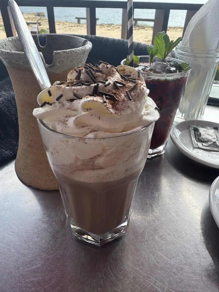 Rahil Anghaei_Bar dos Gémeos_Carcavelos_recensione