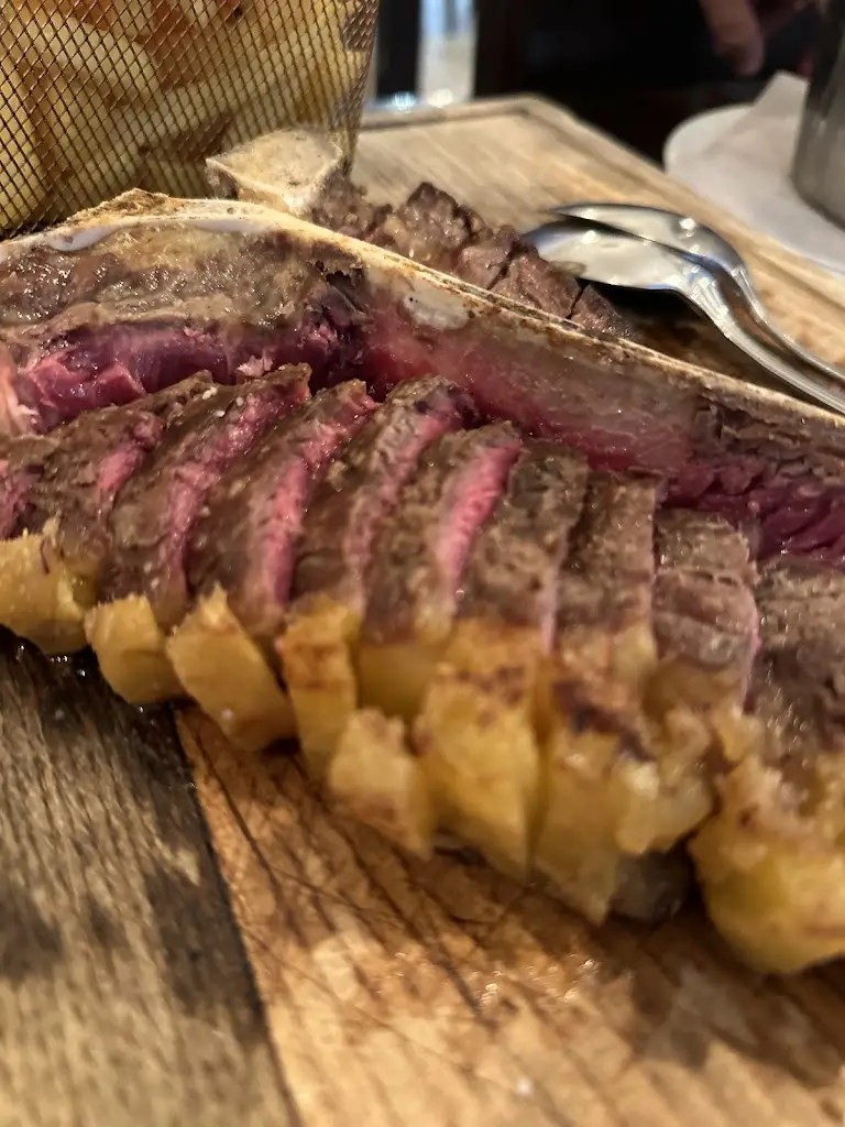 Adriele Felberg_Vilabrasa_Carregado_reseña