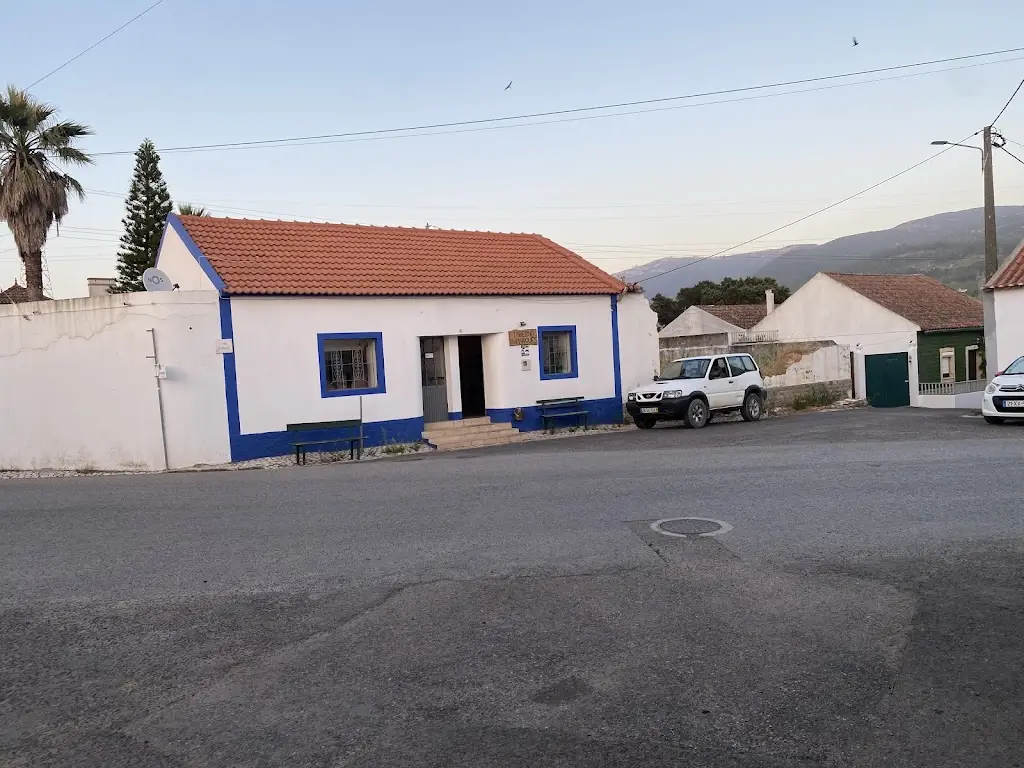 Dyfed Price_Taberna do Marquês by Roger_Cadaval_reseña