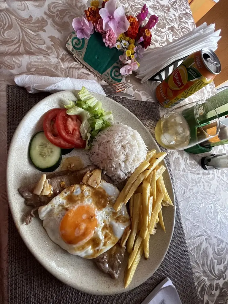 Cozy - Nepali Restaurant_Carmões_slider_image_3