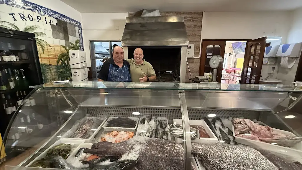 Eytan Benzeno_O Santinhos_Carmões_review