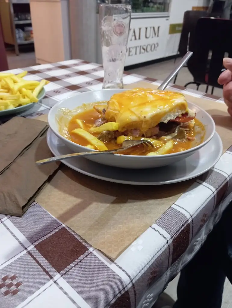 Petisqueira O Barril ristorante a Casteição