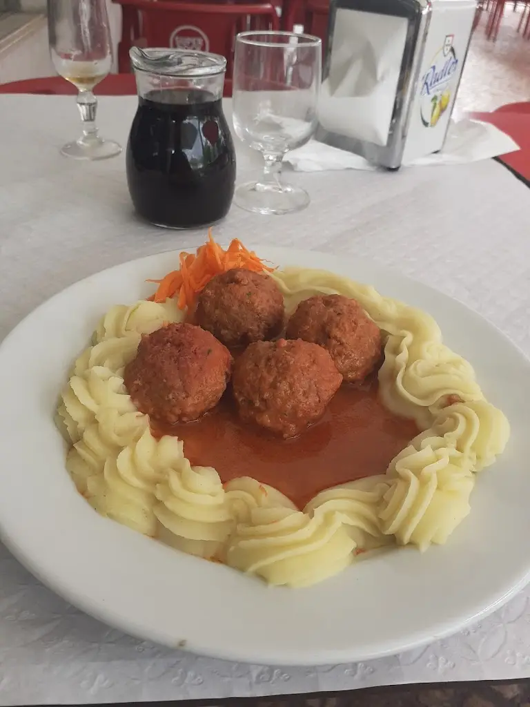 Baga-Baga_Carnaxide_slider_image_2