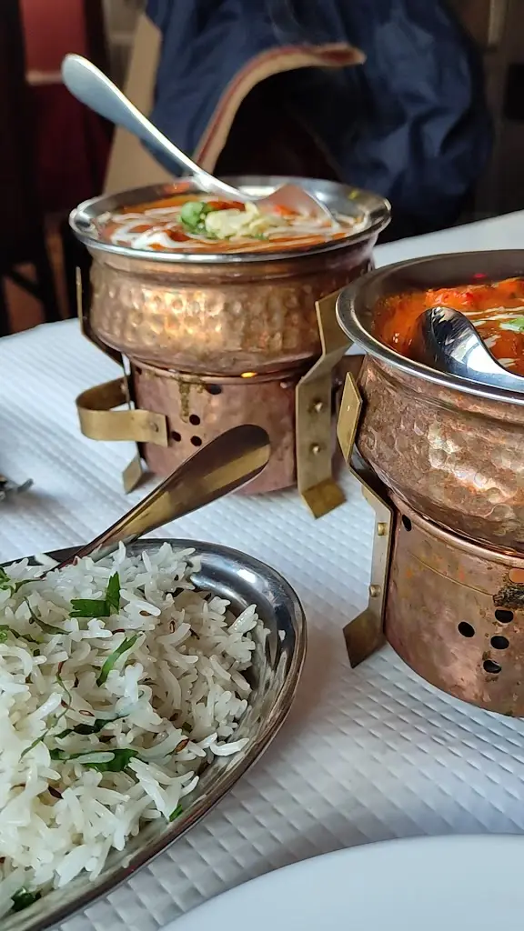 Indian Grace_Carnaxide_slider_image_2