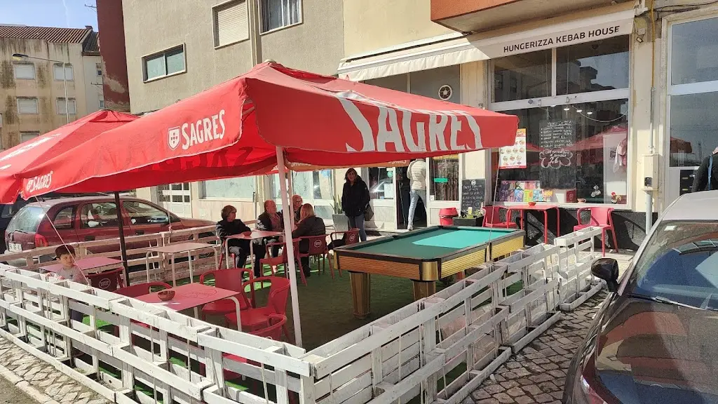 HUNGERIZZA DE RESTAURANT_Castanheira_slider_image_1