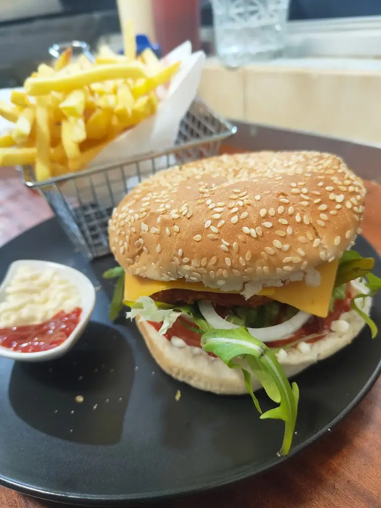 HUNGERIZZA DE RESTAURANT_Castanheira_slider_image_3