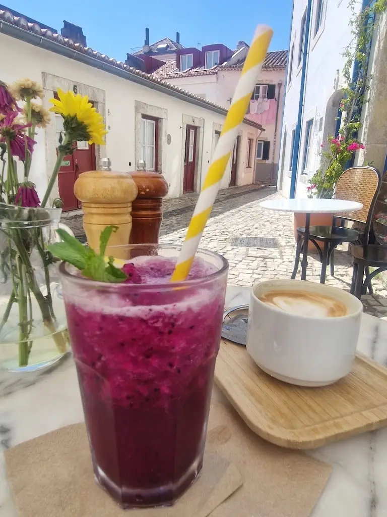 Julian Deverell_LUDO'S_Castelo (Lisbon)_recensione