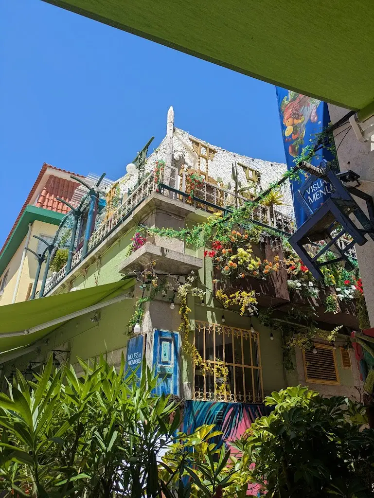 Laura McKenzie_House of Wonders_Cascais_recensione