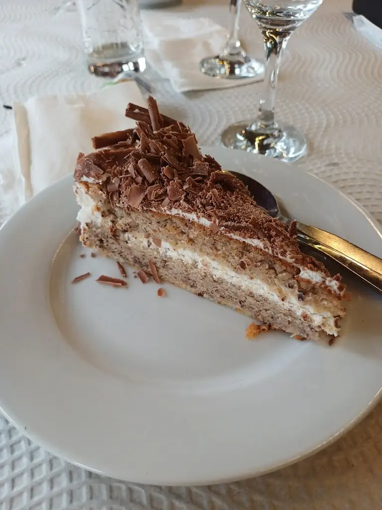 Amy Tsai_Julio's Toca_Colares_recensione