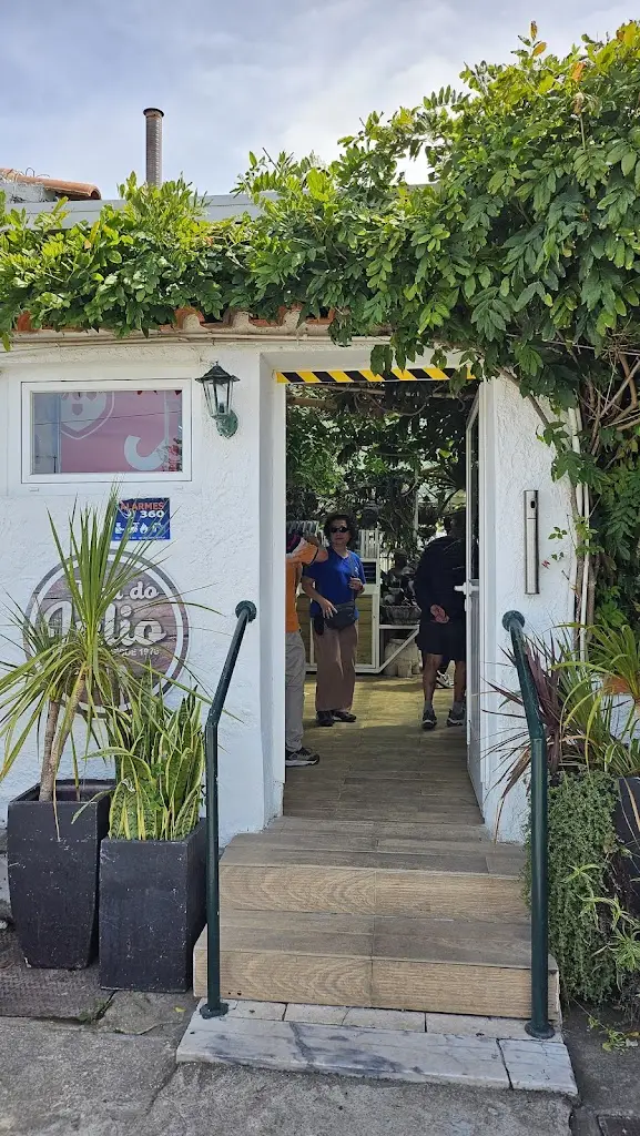 Avril Atkeg_Julio's Toca_Colares_recensione