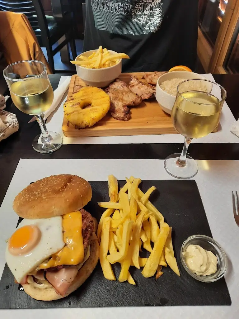 Ana Oliveira_Entre-pontes Snack Bar_Castanheira do Ribatejo_recensione