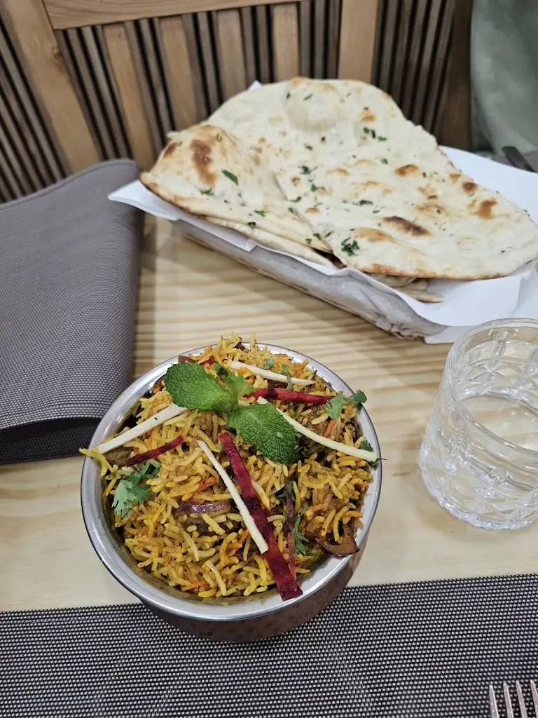 Asad Khan_OLIVE RESTAURANT ( HALAL حلال )_Custoias_recensione