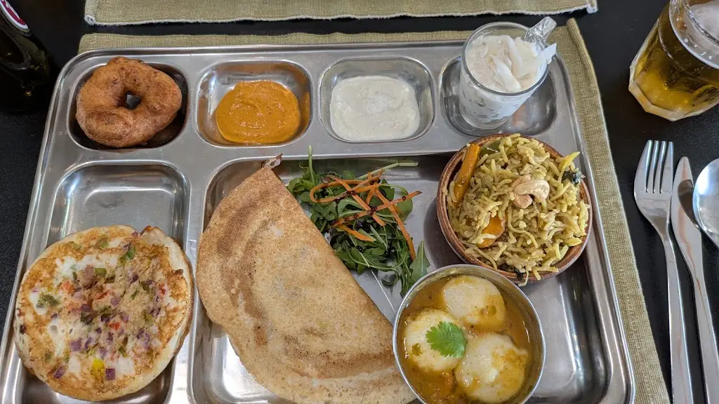 Joan Brown_nikkis canteen_Custoias_recensione