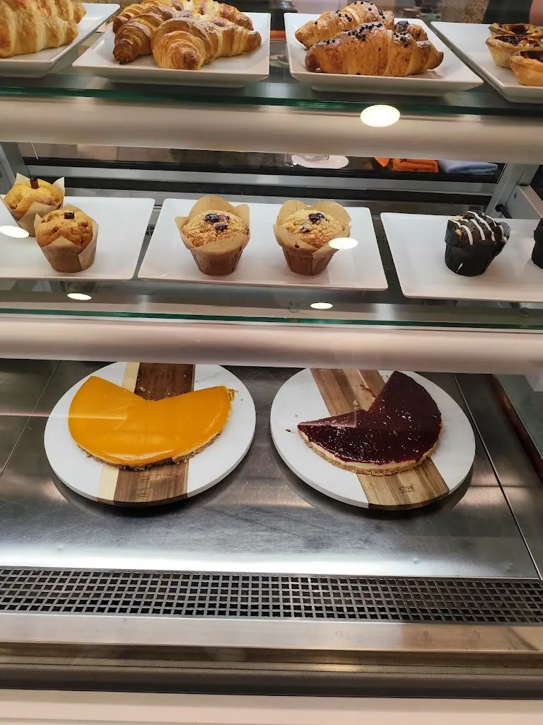 Tiago Pereira_CaféIndi_Custoias_recensione