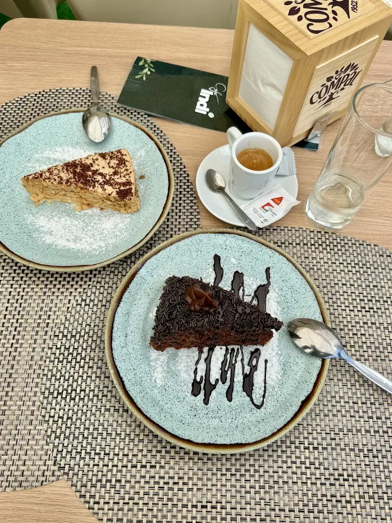 Bruna Rivera_CaféIndi_Custoias_recensione