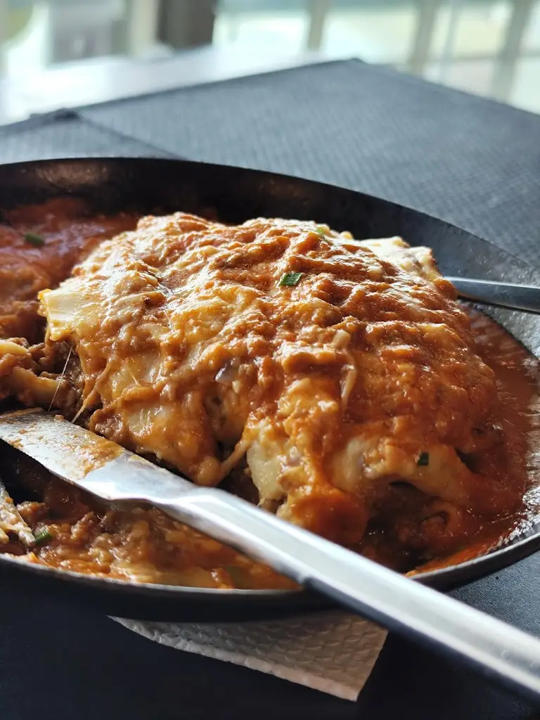 Amedove Nigerian Lounge & Supermarket_Falagueira_slider_image_1