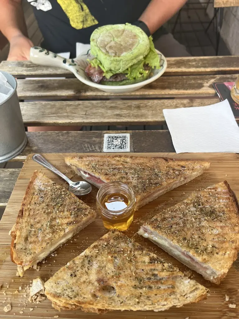 Kate Wallace LeBar_Saber e Sabor - Mercearia Tradicional e Bistro_Encarnação_recensione