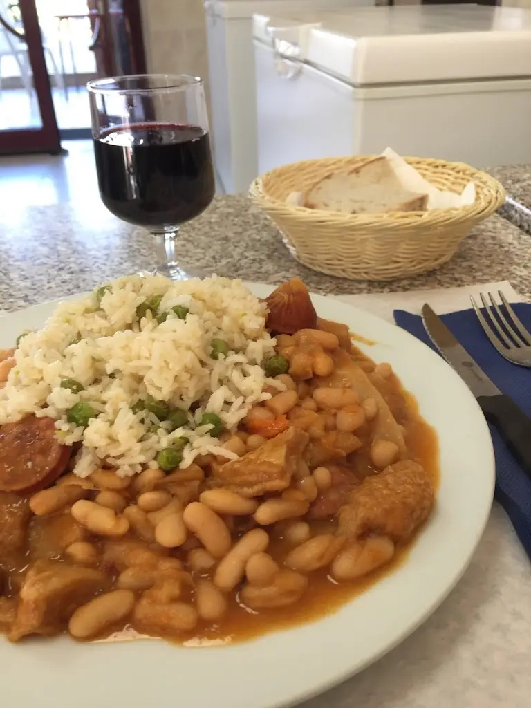 Rui Miguel Ilhéu_Sol e Mar_Charneca_review