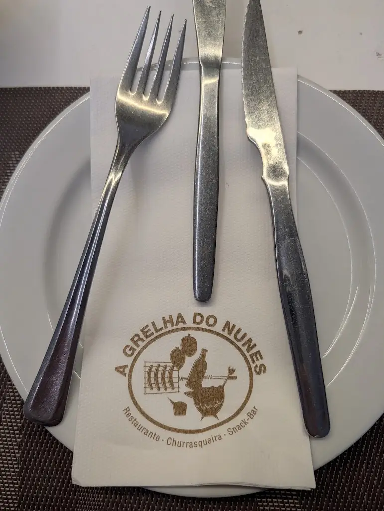 Aleksandra Berezina_A Grelha Do Nunes_Charneca_review