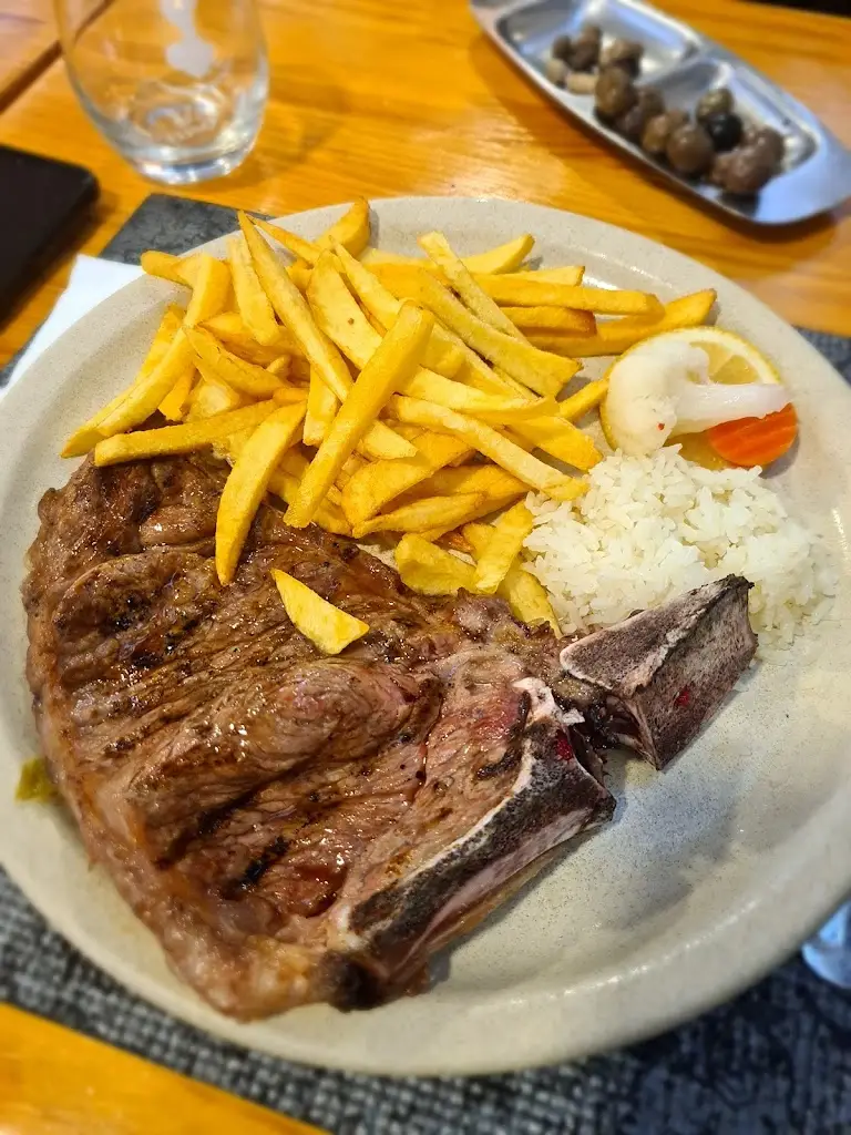 Manos Barros_Damaia_slider_image_3