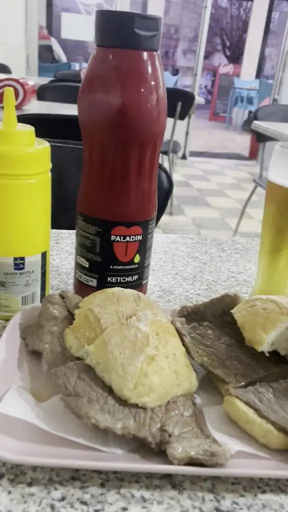 Tetiana Uvarova_Raio Laser_Damaia_recensione