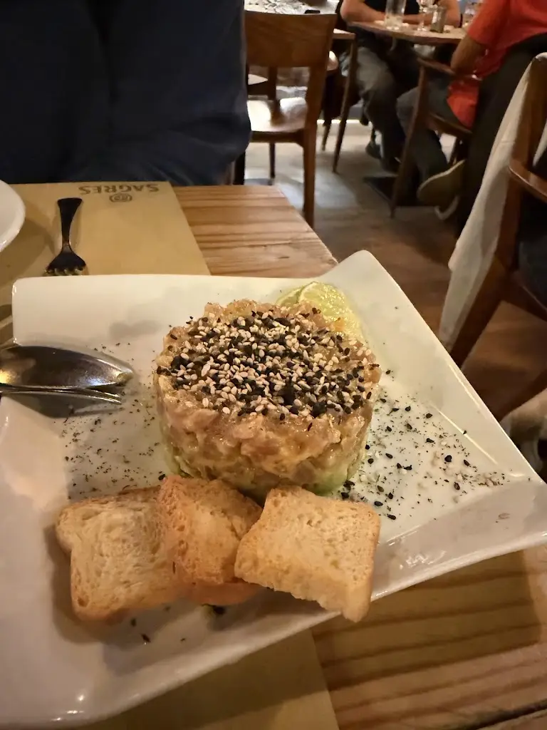 Chelsea Ahlgren_Tik Tapas_Ericeira_reseña