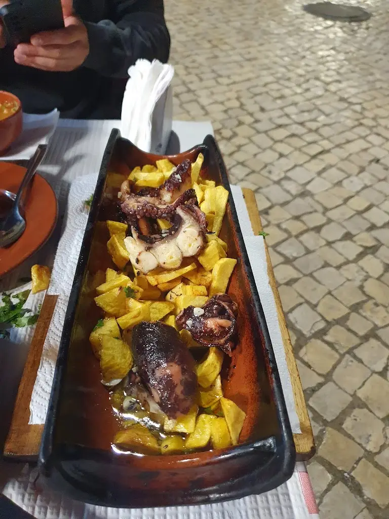 diana iacob_Tasquinha do Joy_Ericeira_avis