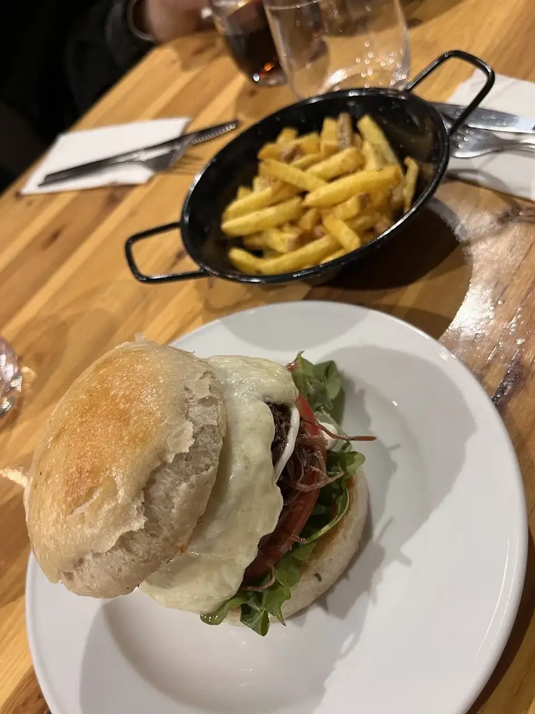 Melanie Lohmann_Lenha Sal e Cura (Restaurante e cervejaria)_Ericeira_recensione