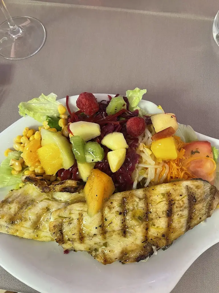 sharon freitas_Lá em Casa_Gouveia_recensione