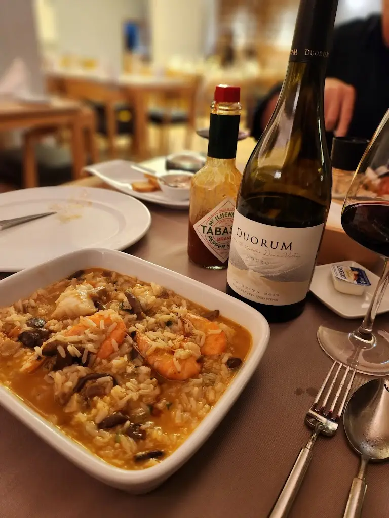 Azmi Samdjaga_Lá em Casa_Gouveia_recensione