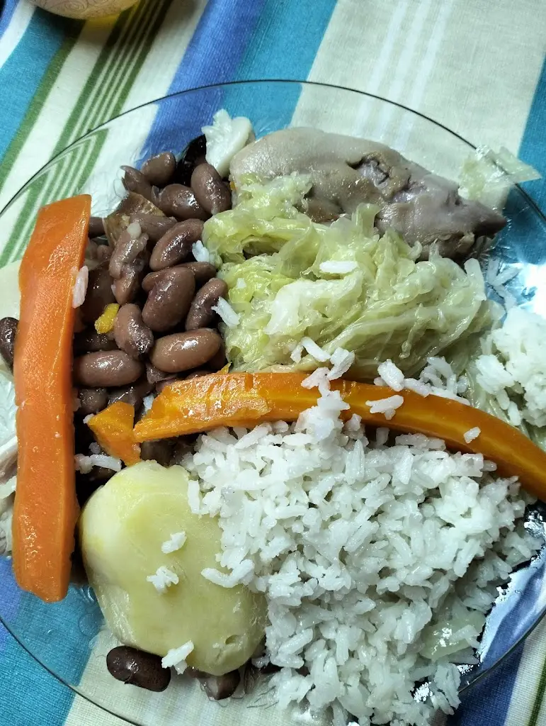 Sandra Sequeira_Os Manos_Famões_review