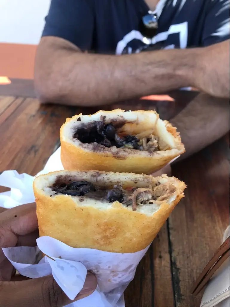 Chrisha Goes_Bar Corujeira_Jarmelo São Miguel_reseña