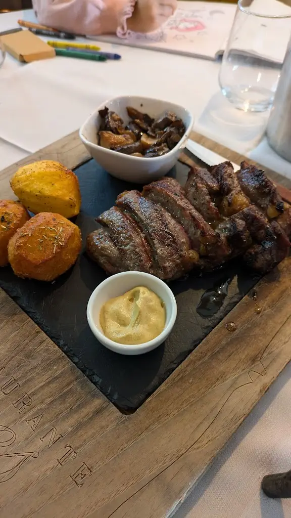 João Mónica_Borges_Girabolhos_review